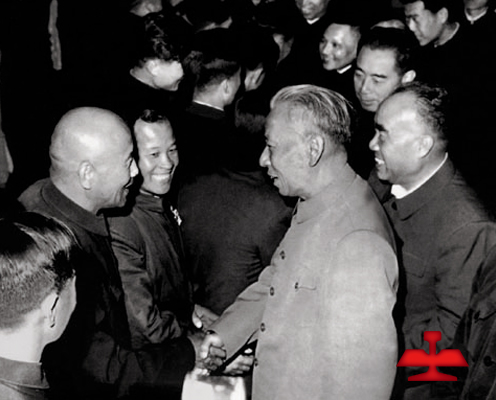 1959年毛澤東同志親切接見(jiàn)全國(guó)著名勞動(dòng)模范、鞍鋼老英雄孟泰